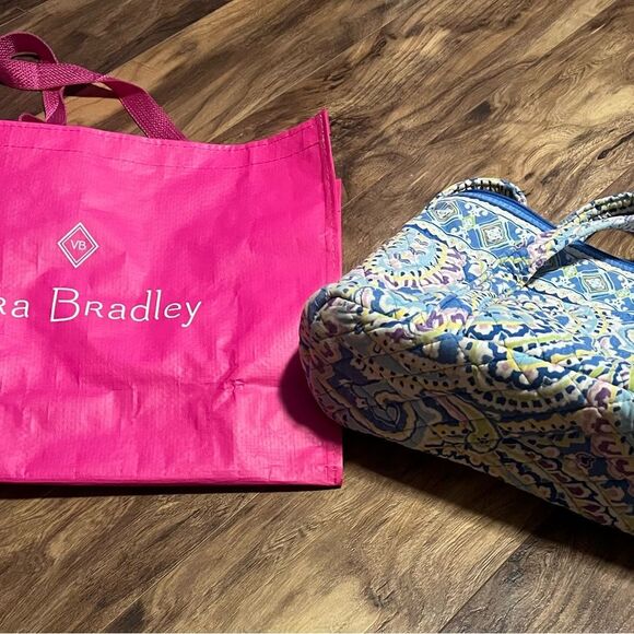 Vera Bradley Retired Blue and Pink Paisley Shoulder Bag never used - Picture 4 of 7